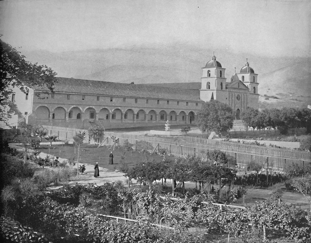 Santa Barbara missie, Californië, ca. 1897 door Unbekannt
