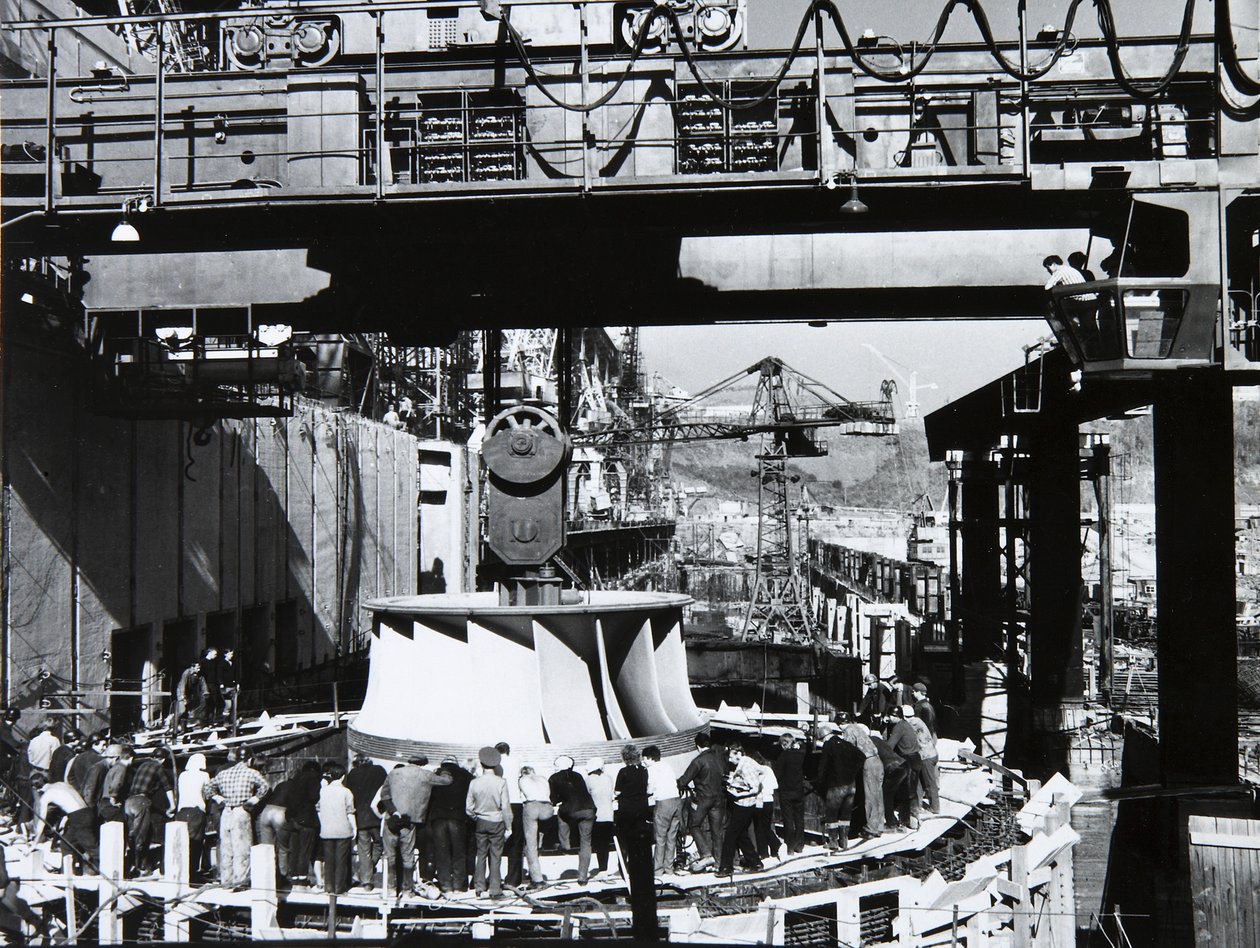 Sayano-Shushenskaya waterkrachtcentrale, USSR, 1970s door Unbekannt