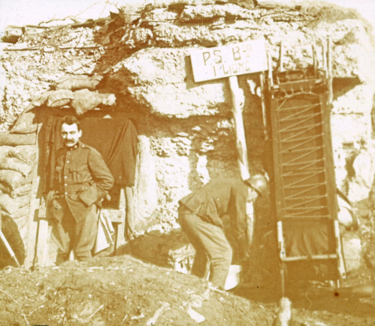 Soldaten in frontlinie loopgraven, ca. 1914-1918 door Unbekannt