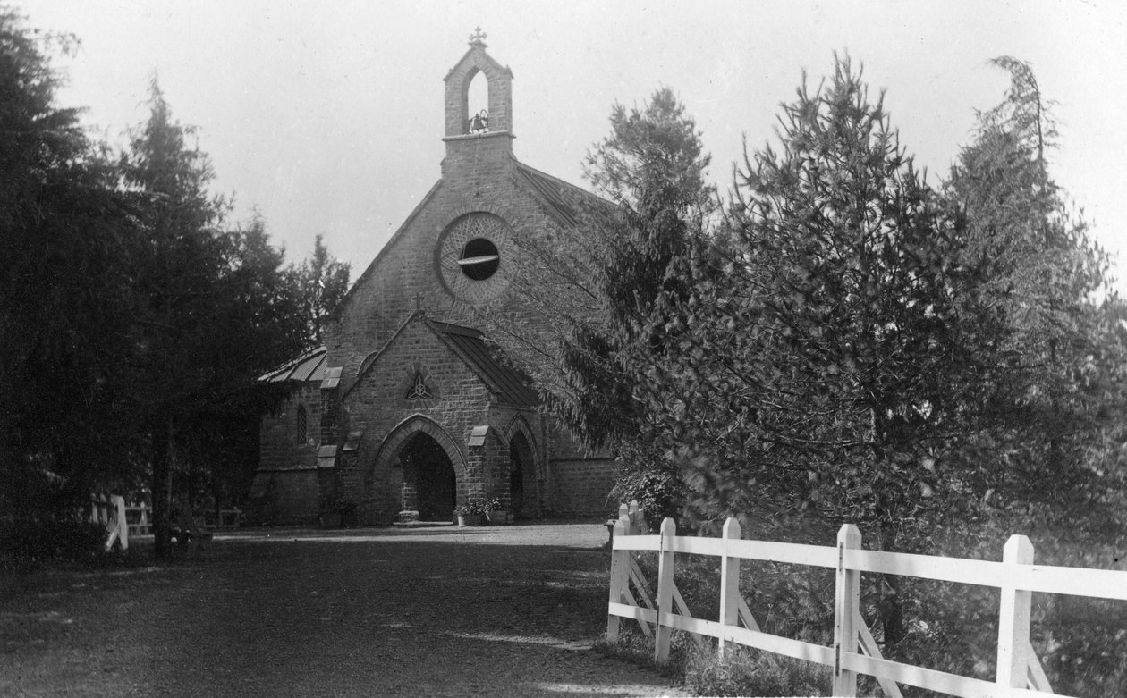 St. Hughs Kerk, Chakrata, India, 1917 door Unbekannt