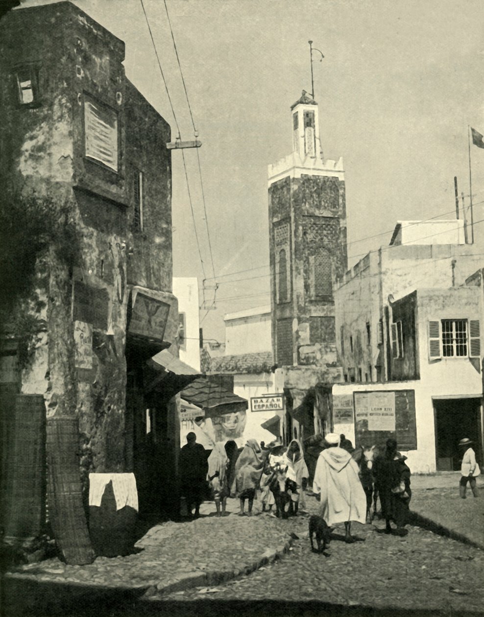 Straatscène in Tanger, met moskee, 1902 door Unbekannt
