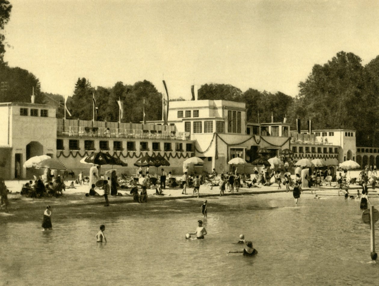 Zwemmen in het Traunsee-meer, Gmunden, Opper-Oostenrijk, ca. 1935 door Unbekannt