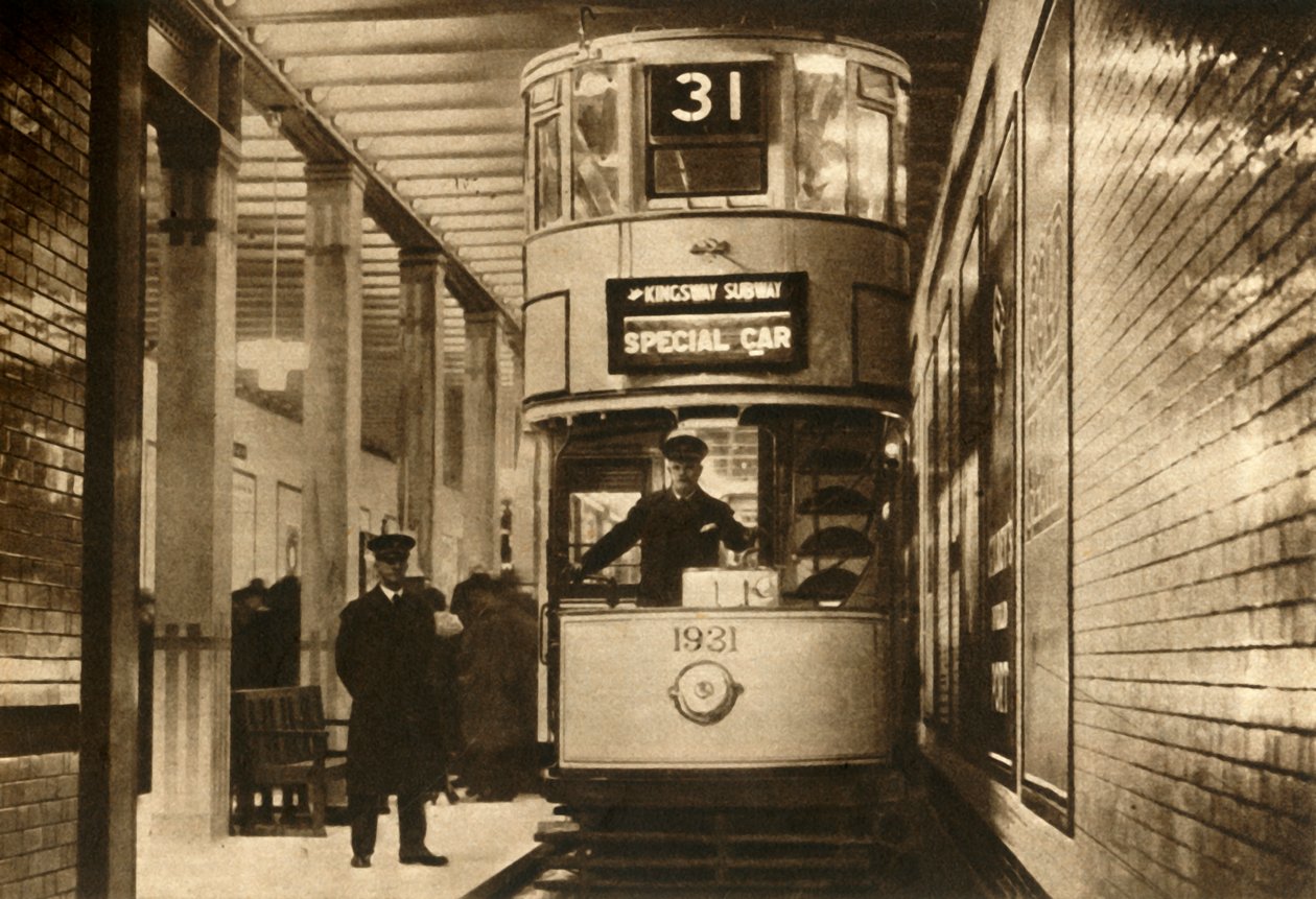 Tram in de Kingsway Subway, Londen, 1931, 1933 door Unbekannt