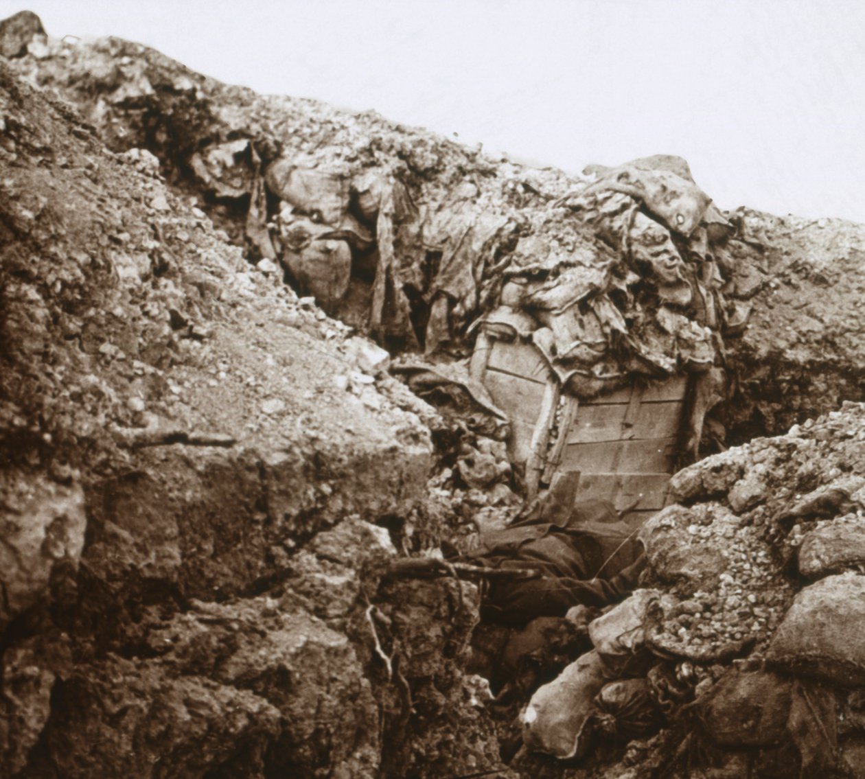 Loopgraven, Champagne, Noord-Frankrijk, ca. 1914-ca. 1918 door Unbekannt