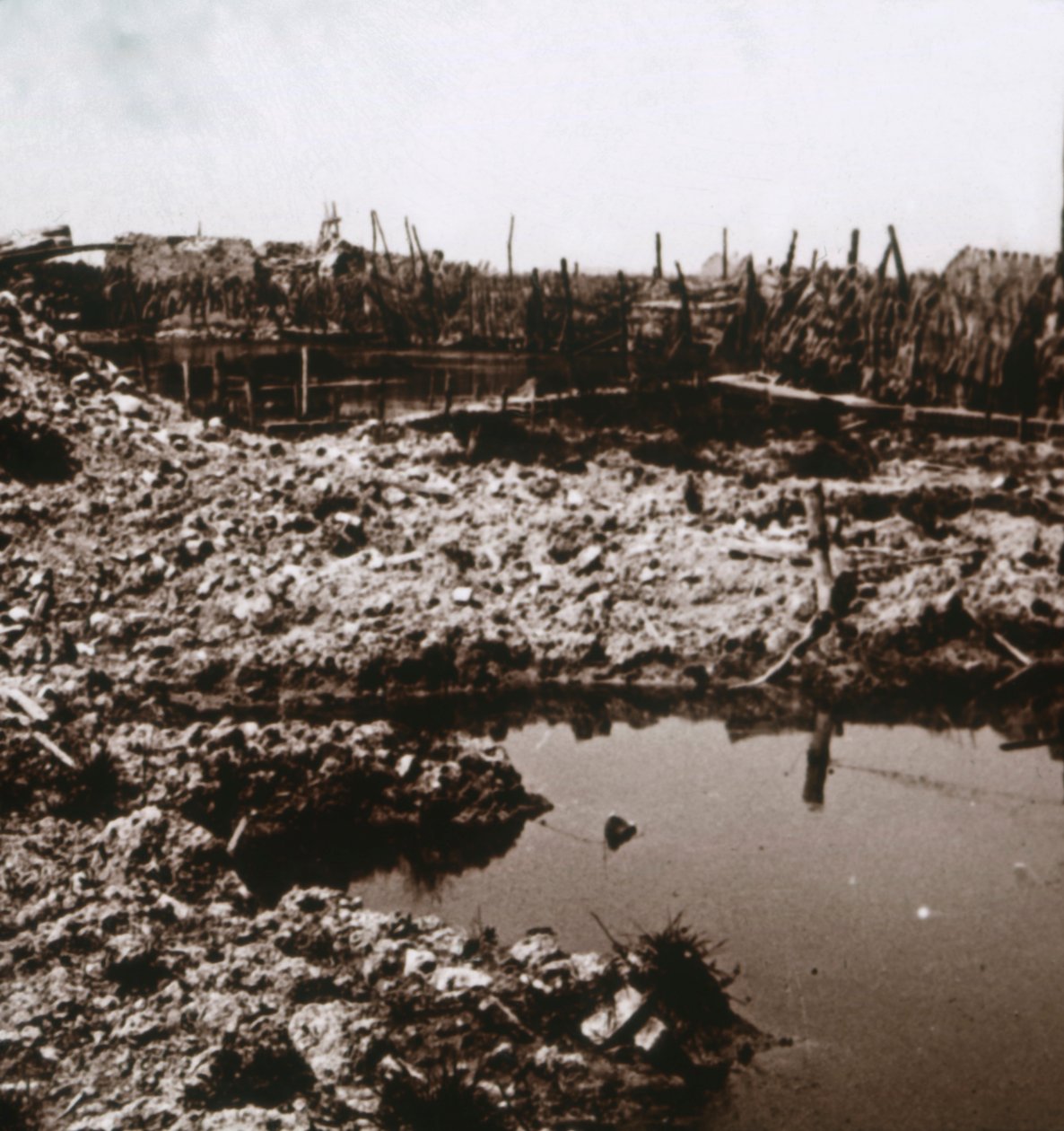 Loopgraven, ca. 1914-1918 door Unbekannt