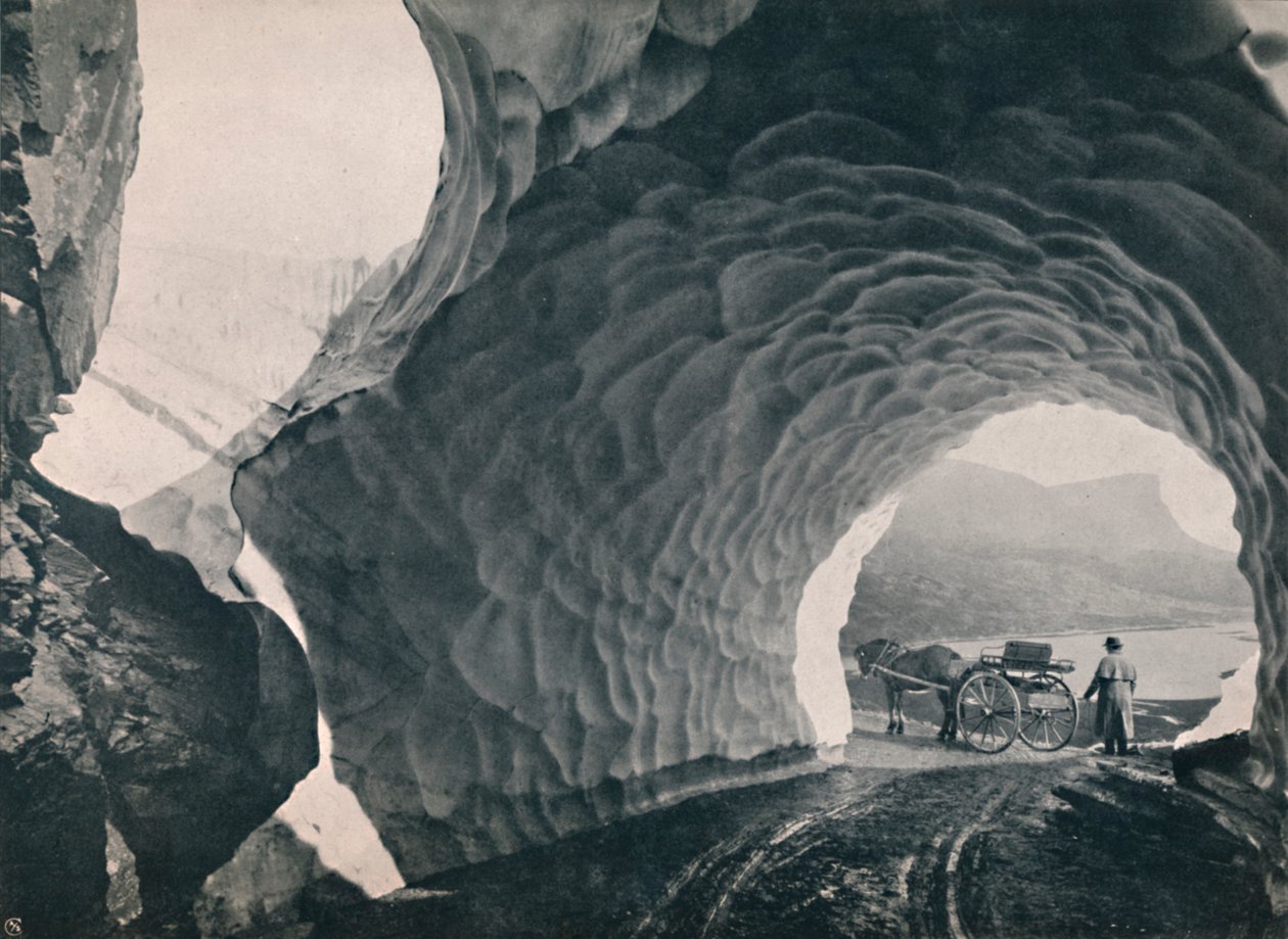 Tunnel door sneeuw, Hauklid Pass, 1914 door Unbekannt