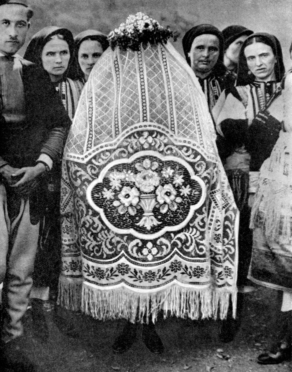 Gesluierde bruid, Zuid-Servië, 1936 door Unbekannt