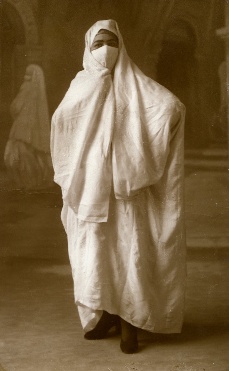Gesluierde vrouw, Algiers, Algerije, 1943 door Unbekannt