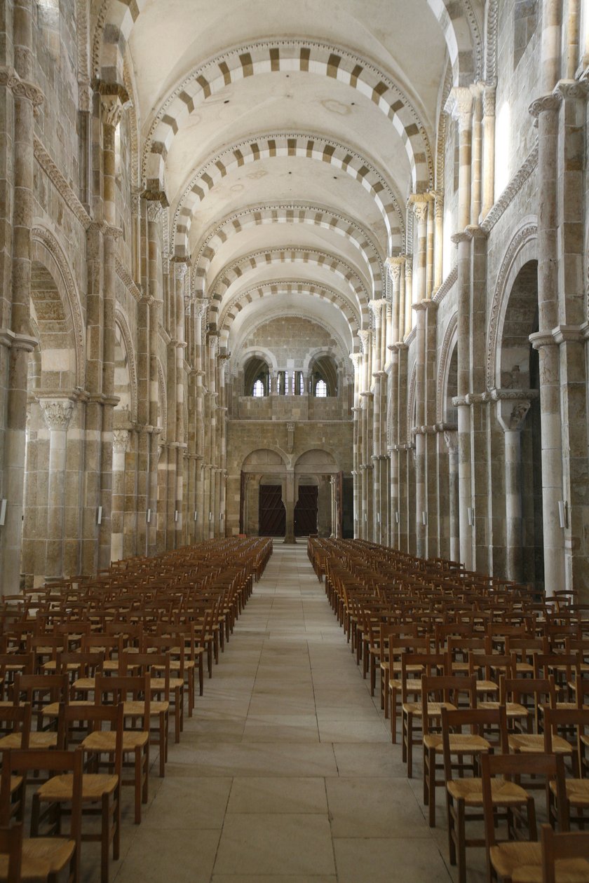 Vezelay basiliek schip, Vezelay, Frankrijk door Unbekannt