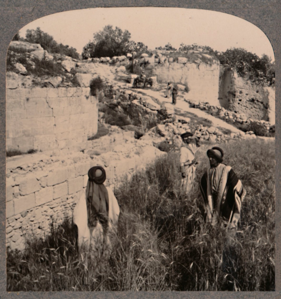 Muren van Augustus, Samaria, ca. 1900 door Unbekannt