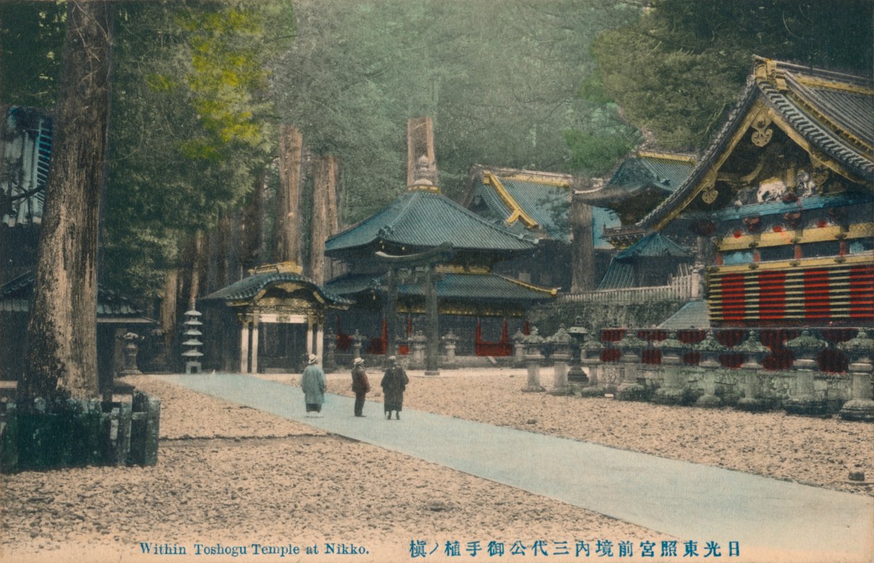 Binnen Toshogu-tempel in Nikko, ca. 1900 door Unbekannt