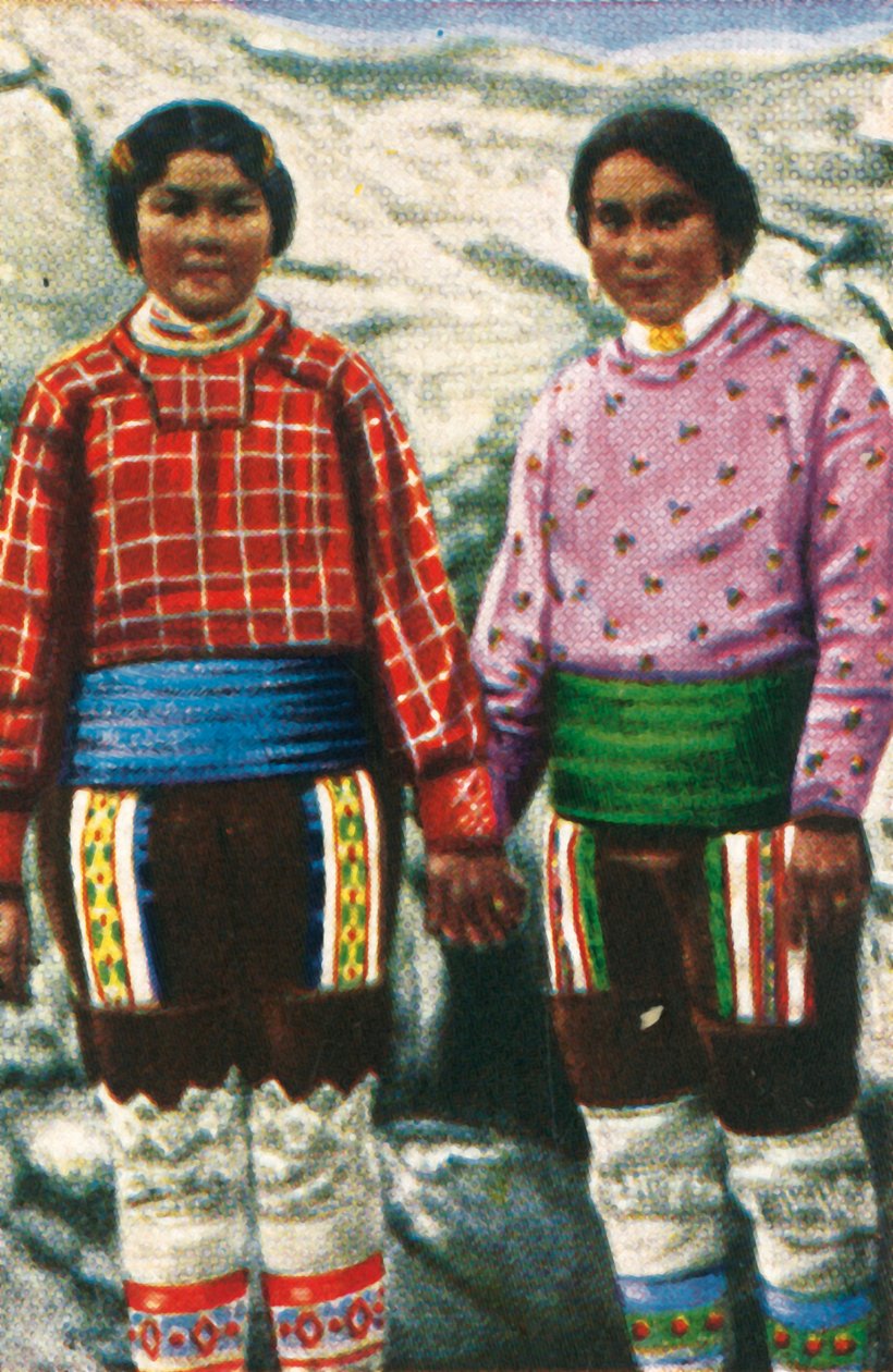 Jonge Inuit vrouwen, Groenland, c1928 door Unbekannt