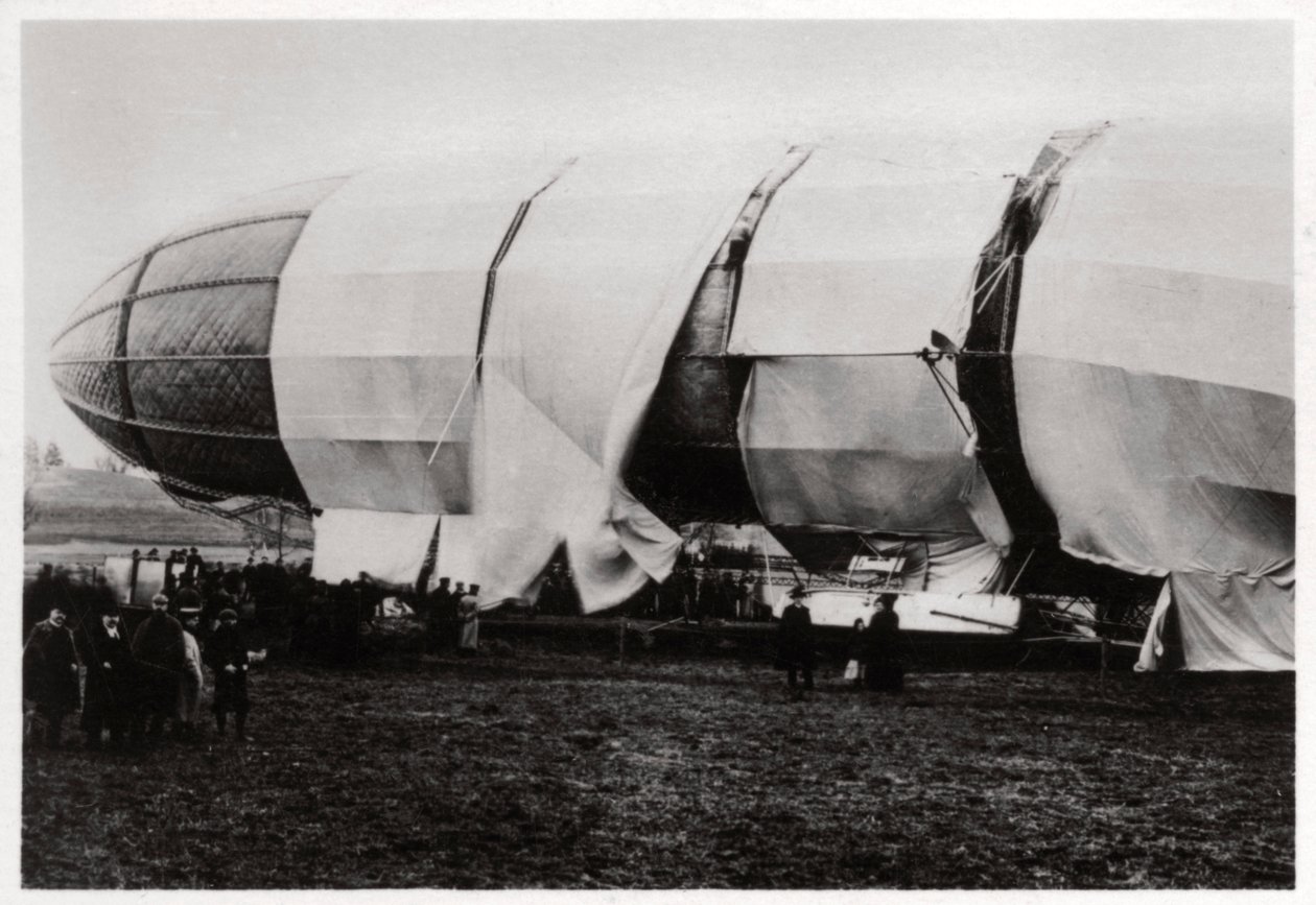 Zeppelin LZ2 na zijn vernietiging, 1906 1933 door Unbekannt