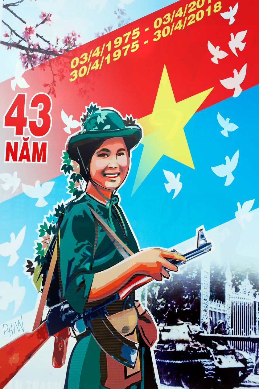 Communistische regeringspropagandaposter op straat, Dalat, Vietnam door Unbekannt Unbekannt