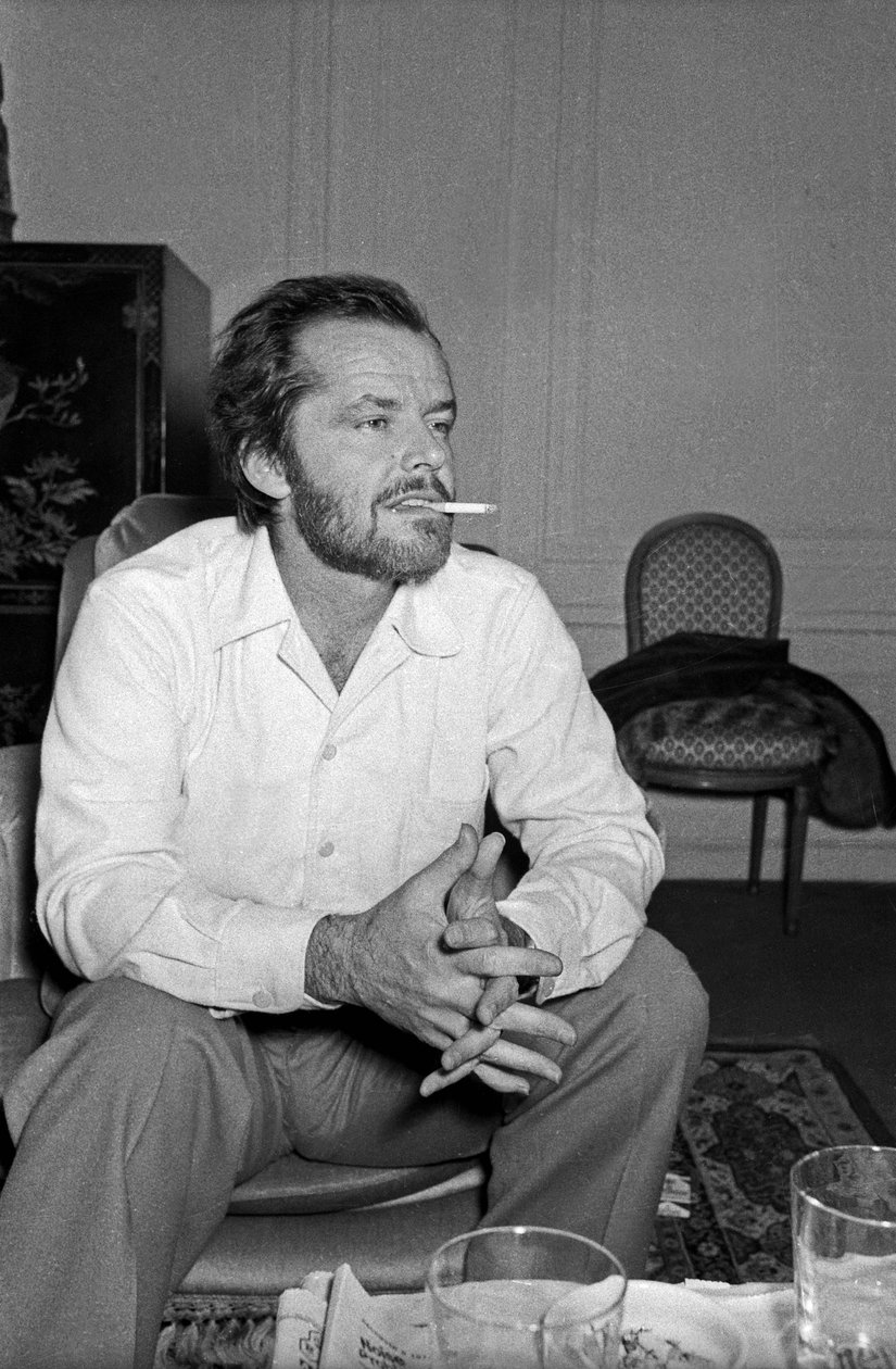 Jack Nicholson beantwoordt de journalisten in zijn hotel in Parijs, 9 december 1974 door Unbekannt Unbekannt
