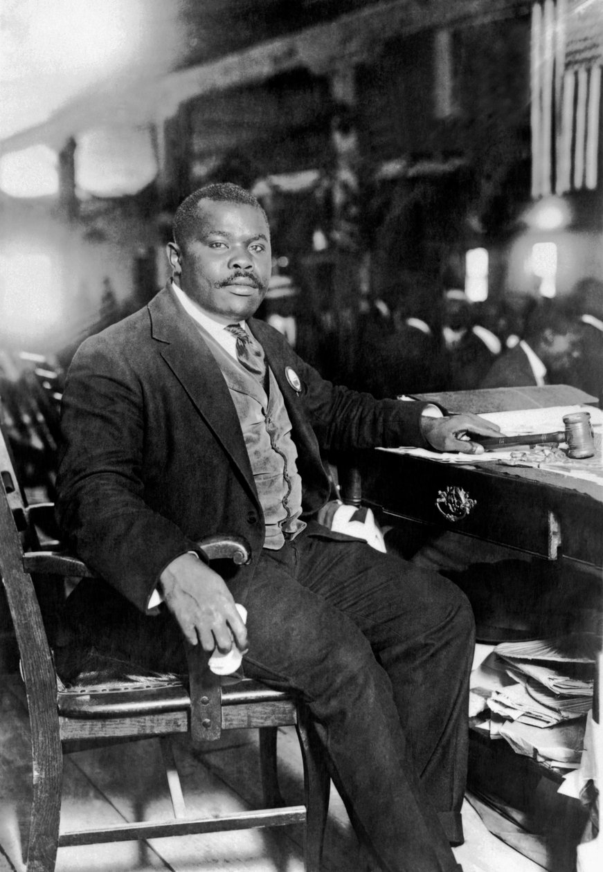 Marcus Garvey aan zijn bureau door Unbekannt Unbekannt