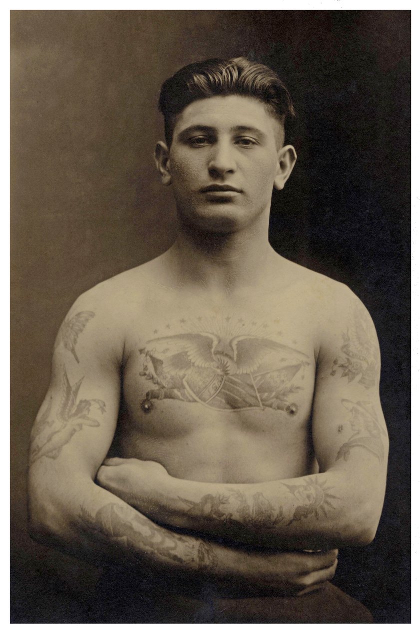 Portret van een getatoeëerde Amerikaanse soldaat, ca. 1915 door Unbekannt Unbekannt