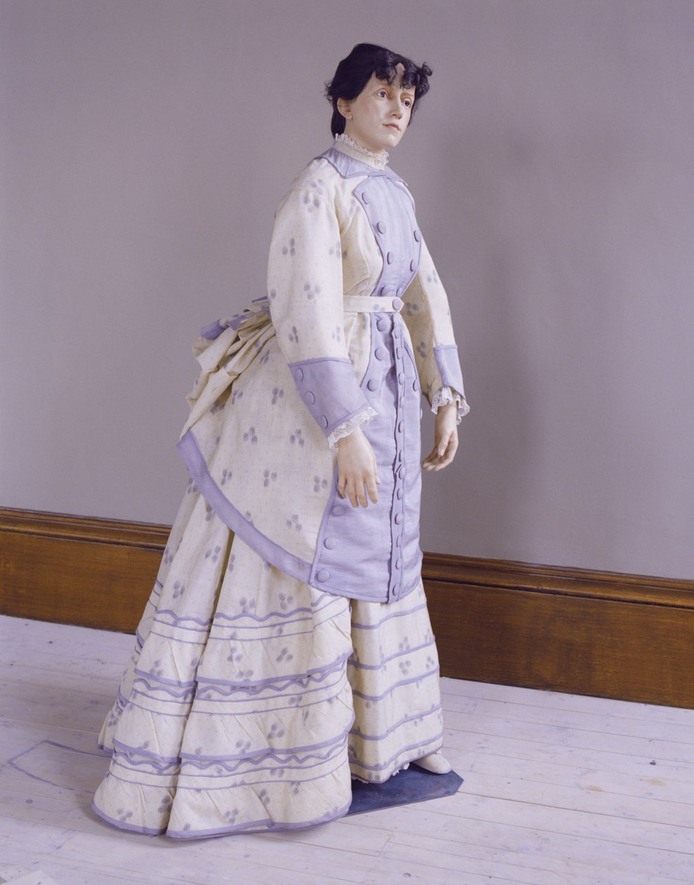 Bustle jurk van warp-geprinte alpaca, c.1872-4 door Unbekannt