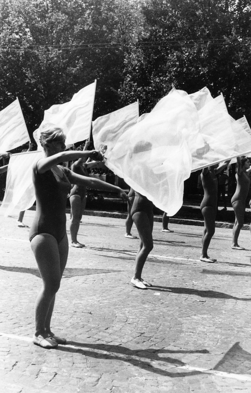 Gymnasten parade in Boekarest. door Unbekannt