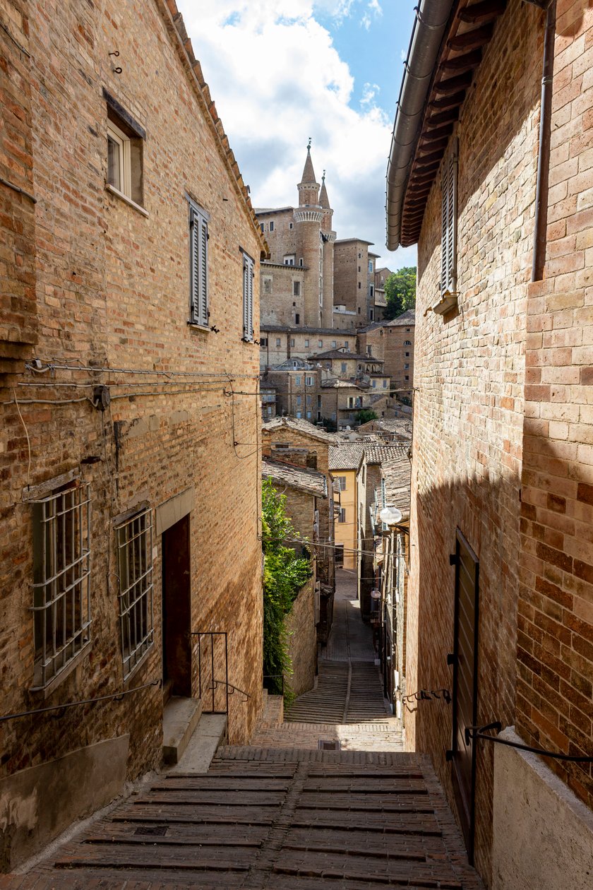 Urbino, centrum van de oude stad door Alec Hunter