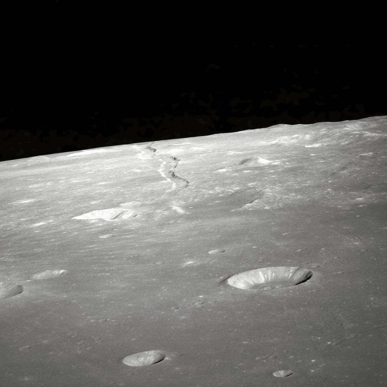 Uitzicht op Rima Ariadaeus op de maan door Unbekannter Künstler