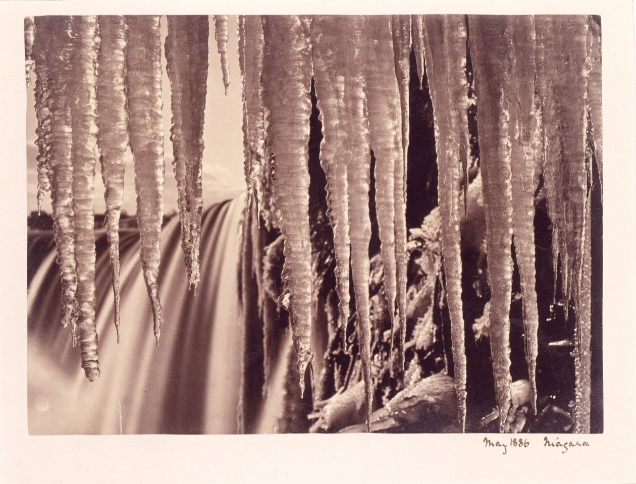 [Icicles, Niagara]. door Unidentified