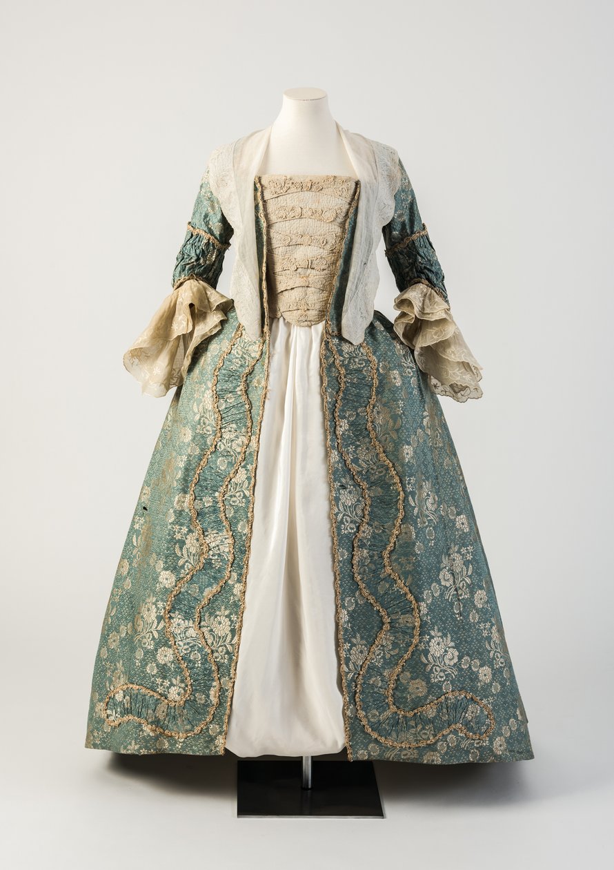 Blauwe en crèmekleurige geweven zijden open japon met geplooide versieringen, 1750s door Unbekannt Unbekannt