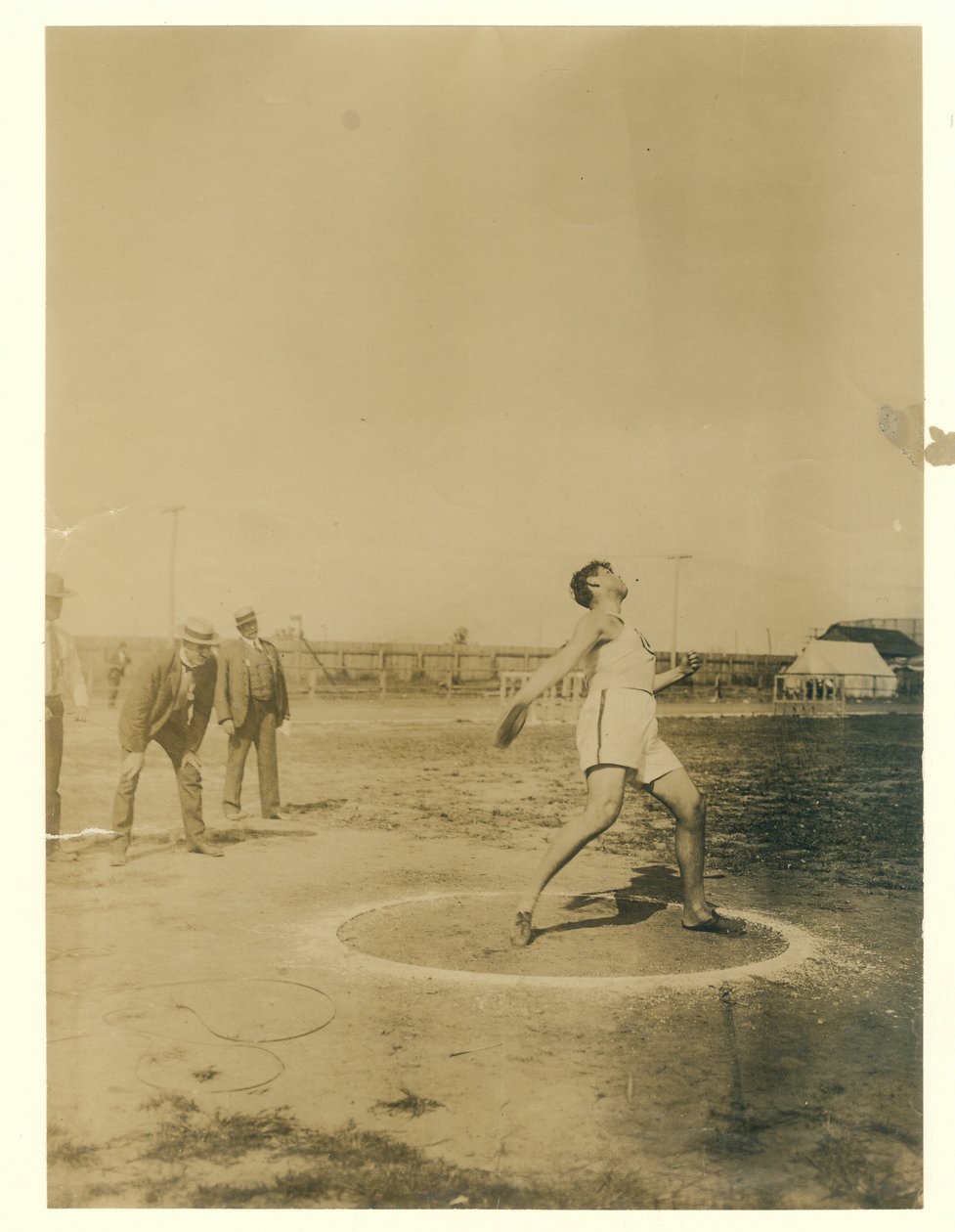 Ralph W. Rose, Chicago Athletic Association, discuswerpen door Unknown