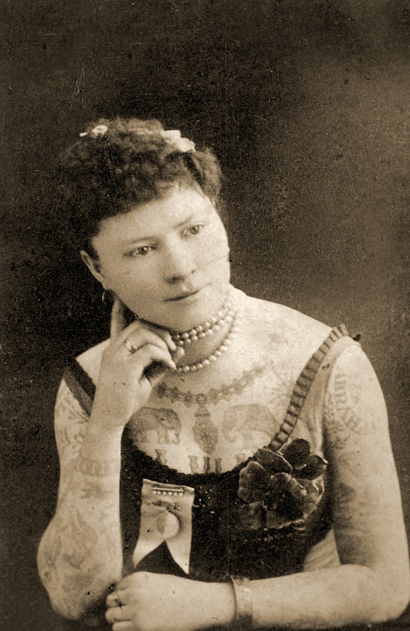 Portret van een getatoeëerde vrouw, c.1905 door Unknown