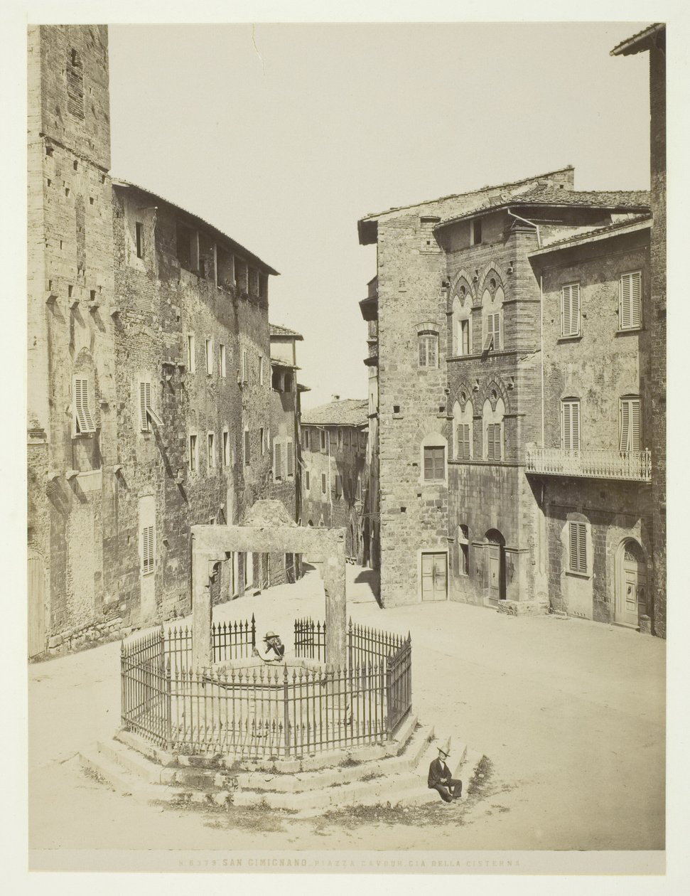 San Gimignano, Piazza Cavour cis della cisterna door Unknown
