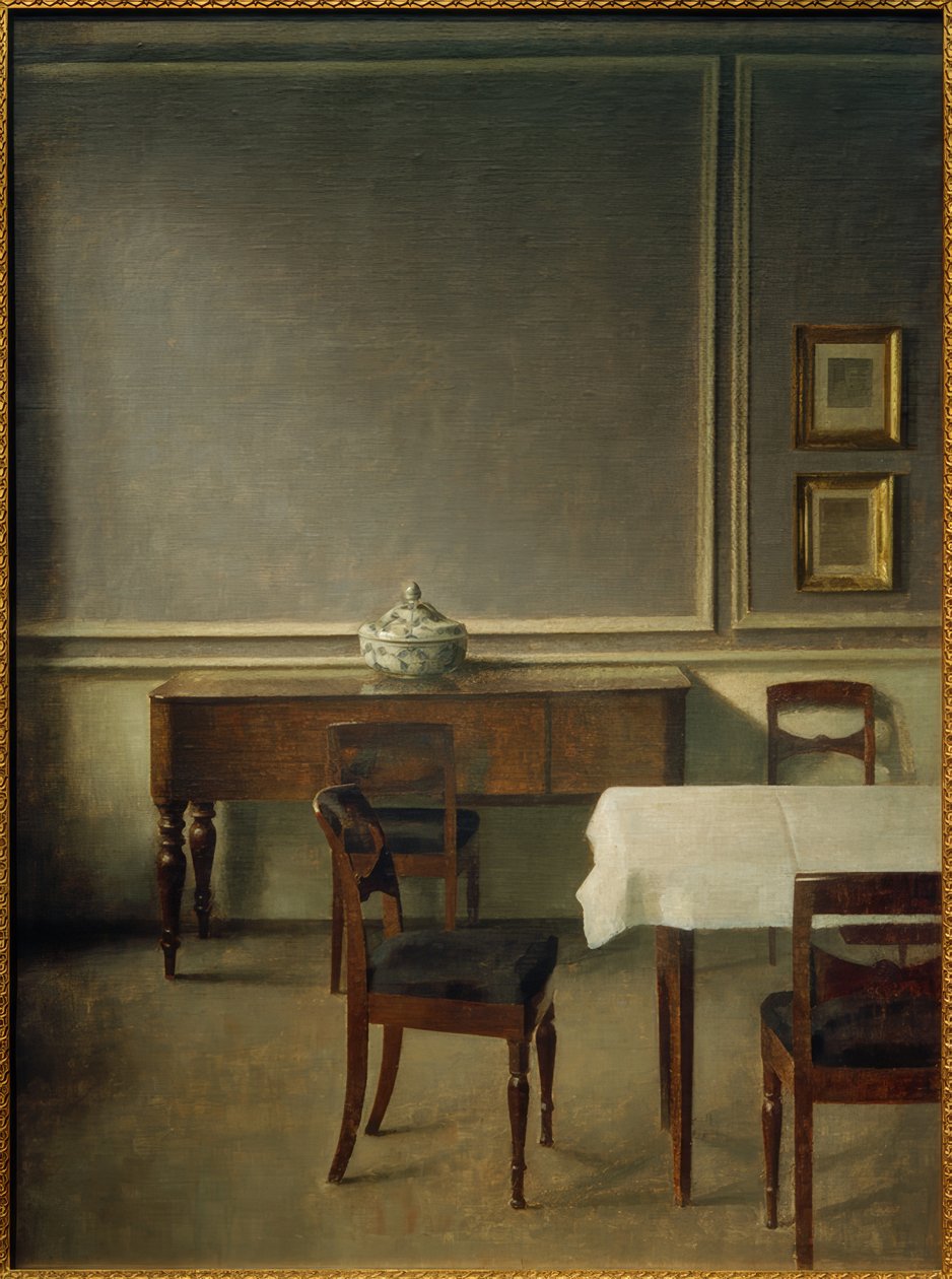 Interieur met porseleinen terrine door Vilhelm Hammershoi