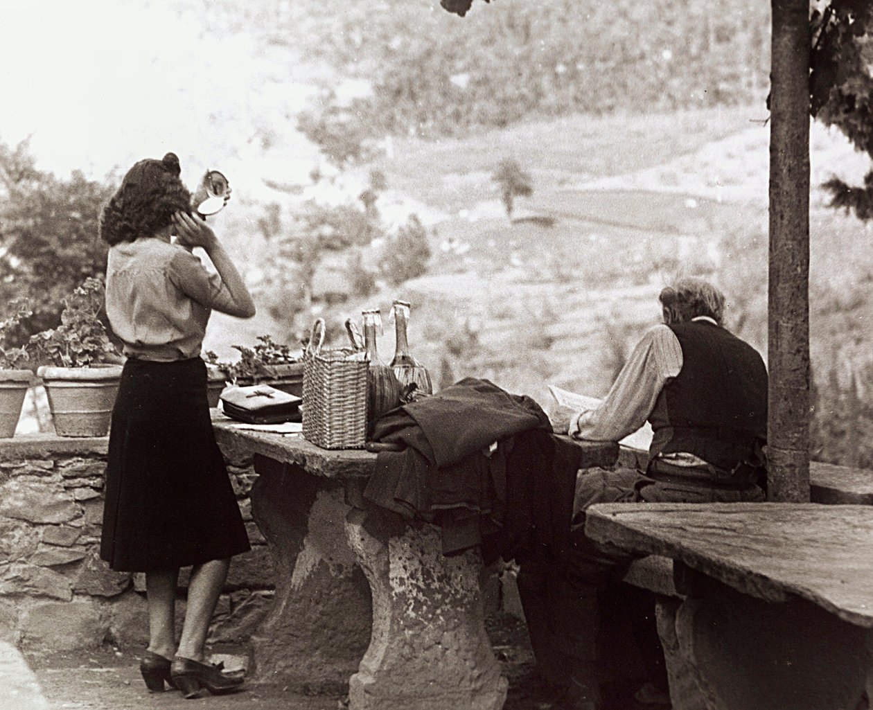 Mensen tijdens een picknick, ca. 1955-60 (z/w foto) door Vincenzo Balocchi