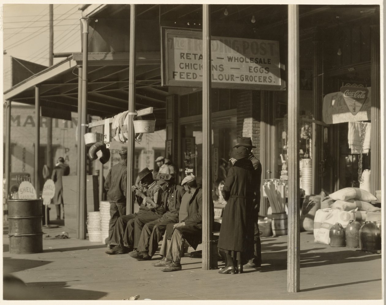 Stoepscène, Selma, Alabama door Walker Evans