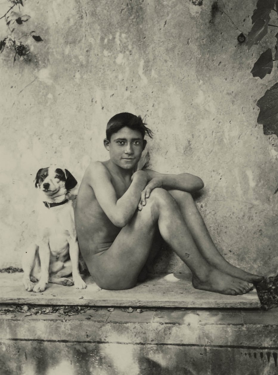 Studie van een Naakte Jongen met Hond, c.1901 door Baron Wilhelm von Gloeden