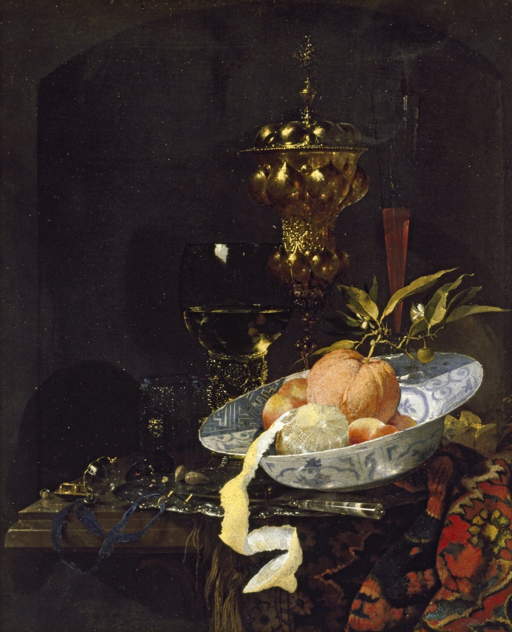 Stilleven met een Oosterse Tapijt, vroege jaren 1660 door Willem Kalf