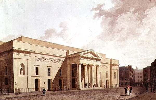 Oostelijke gevel van het 2e Covent Garden Theatre, ontworpen door Robert Smirke en met Flaxman-panelen, 1809 door William Daniell