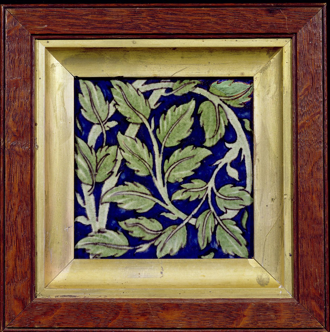 Tegel met een bladdesign (aardewerk) door William de Morgan