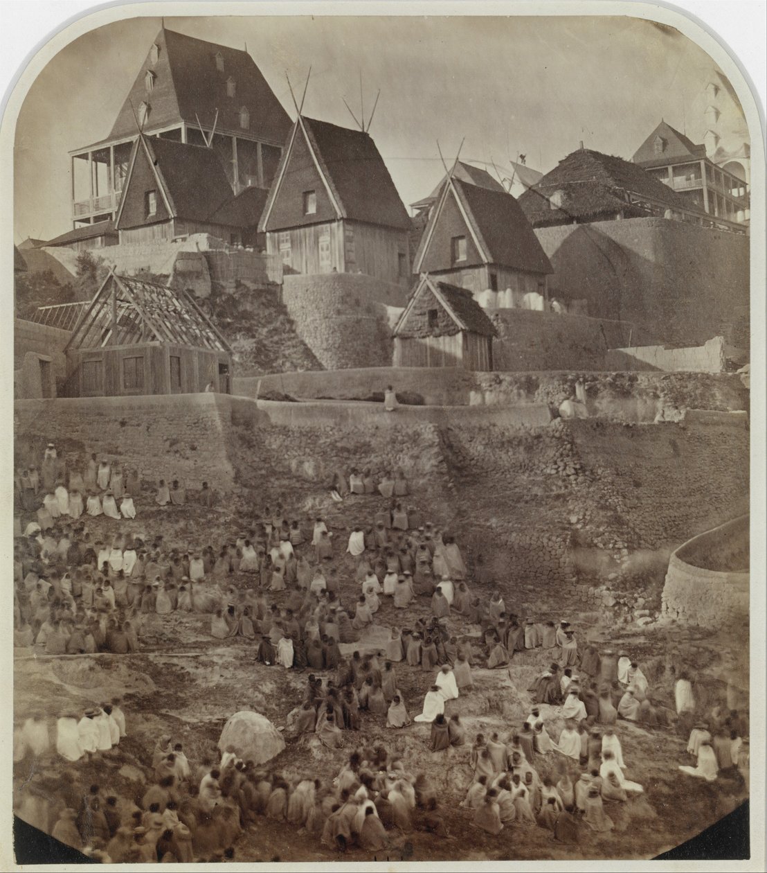 Uitzicht op Antsahatsiroa, Madagaskar, 1862-65 door William Ellis