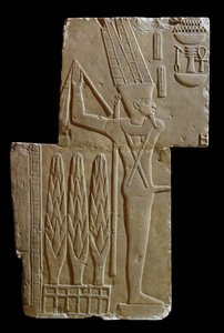 Reliëf van de god Min (kalksteen)