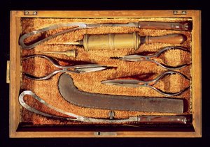 Doos met verloskundige instrumenten (hout & metaal)
