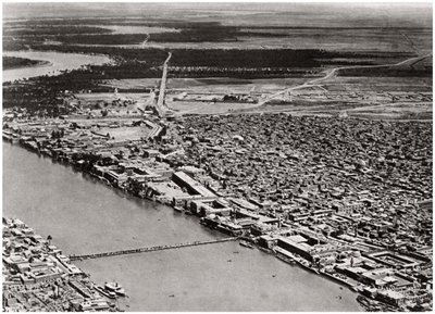 Bagdad vanuit een vliegtuig, Irak, 1925 door A. Kerim