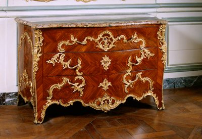 Louis XV commode door Antoine Robert Gaudreaux