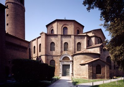 Voorgevel van de kerk, c.547 AD door Byzantine School