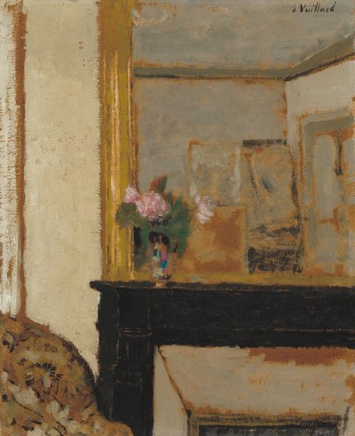 Vaas met bloemen op een schoorsteenmantel door Edouard Vuillard