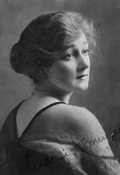 Marie Hemingway, Engelse actrice door Elliott and Fry