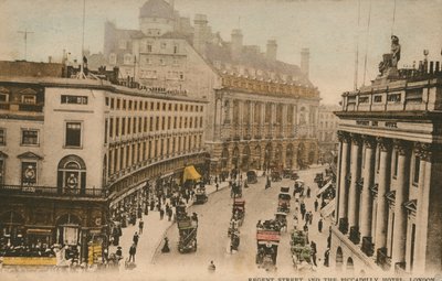 Regent Street en Piccadilly Hotel, Londen door English Photographer