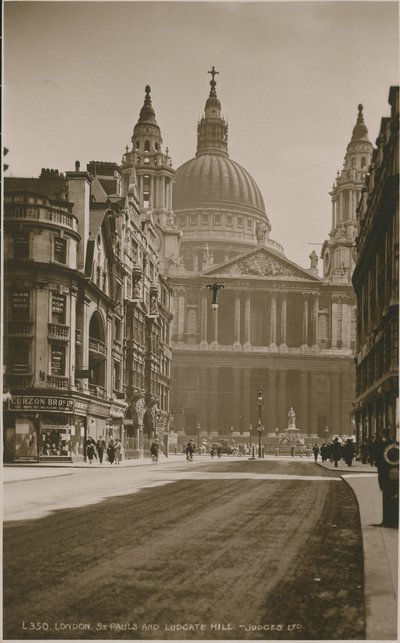 St Pauls Kathedraal en Ludgate Hill, Londen door English Photographer