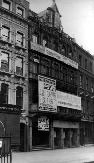 Het Holborn Empire door English Photographer