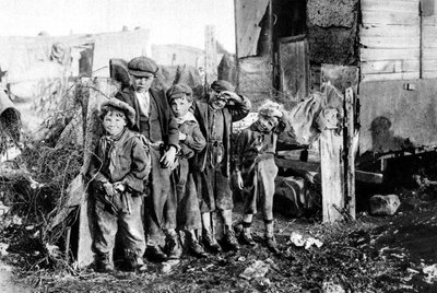 Een groep straatjongens, Parijs door Ernest Flammarion