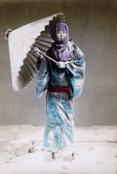 Museme, vrouw in winterkostuum, Japan, 1882 door Felice Beato